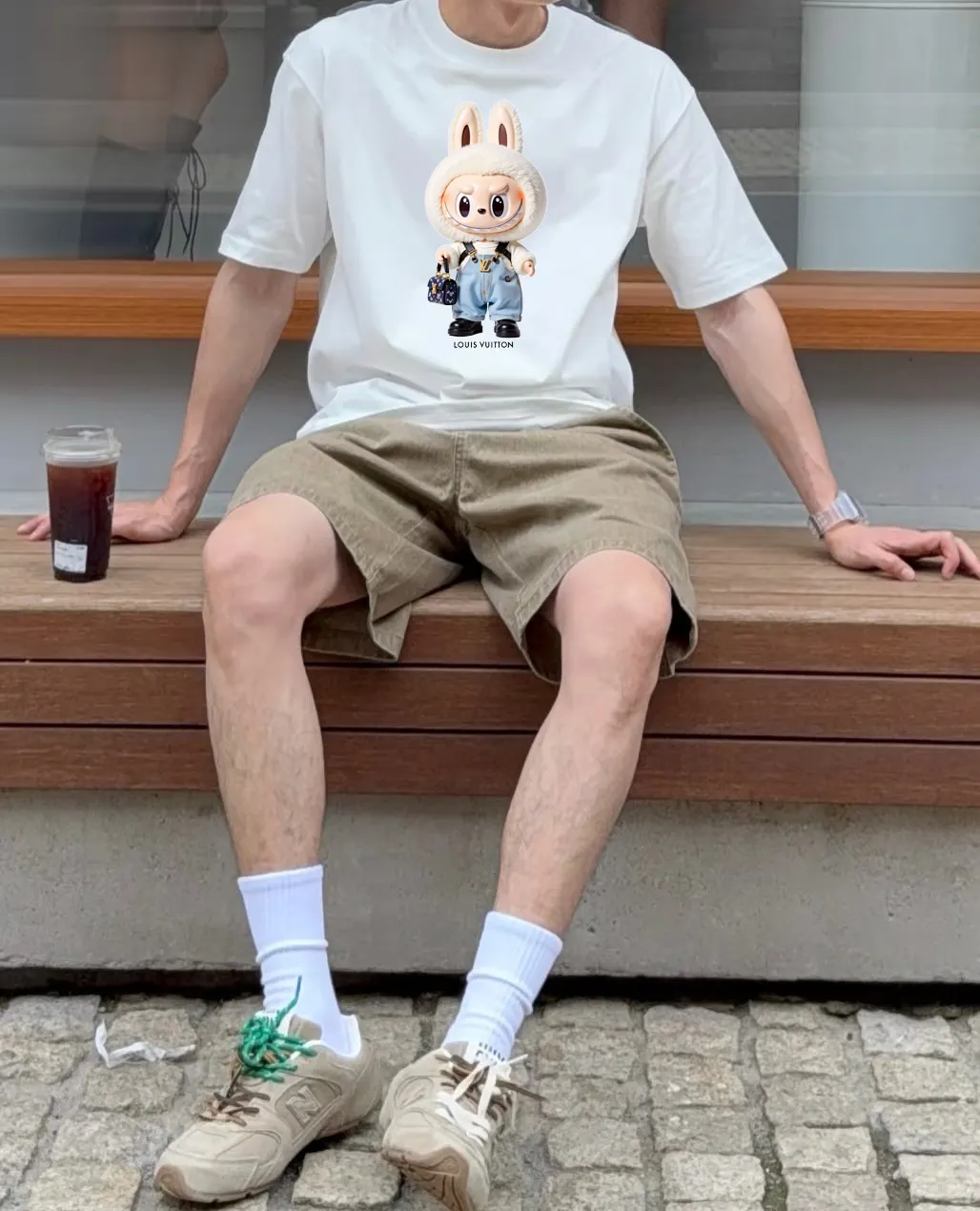 🅿️190 lv co-branded labubu🌟New summer style🎽made of pure cotton fabric, super soft and skin-friendly! High-end hand-painted printing with logo, design embellishment, neat and detailed wiring inside, making the upper body fashionable! High-end and versatile model, the quality is visible! Size: S-XXL Color: black, white